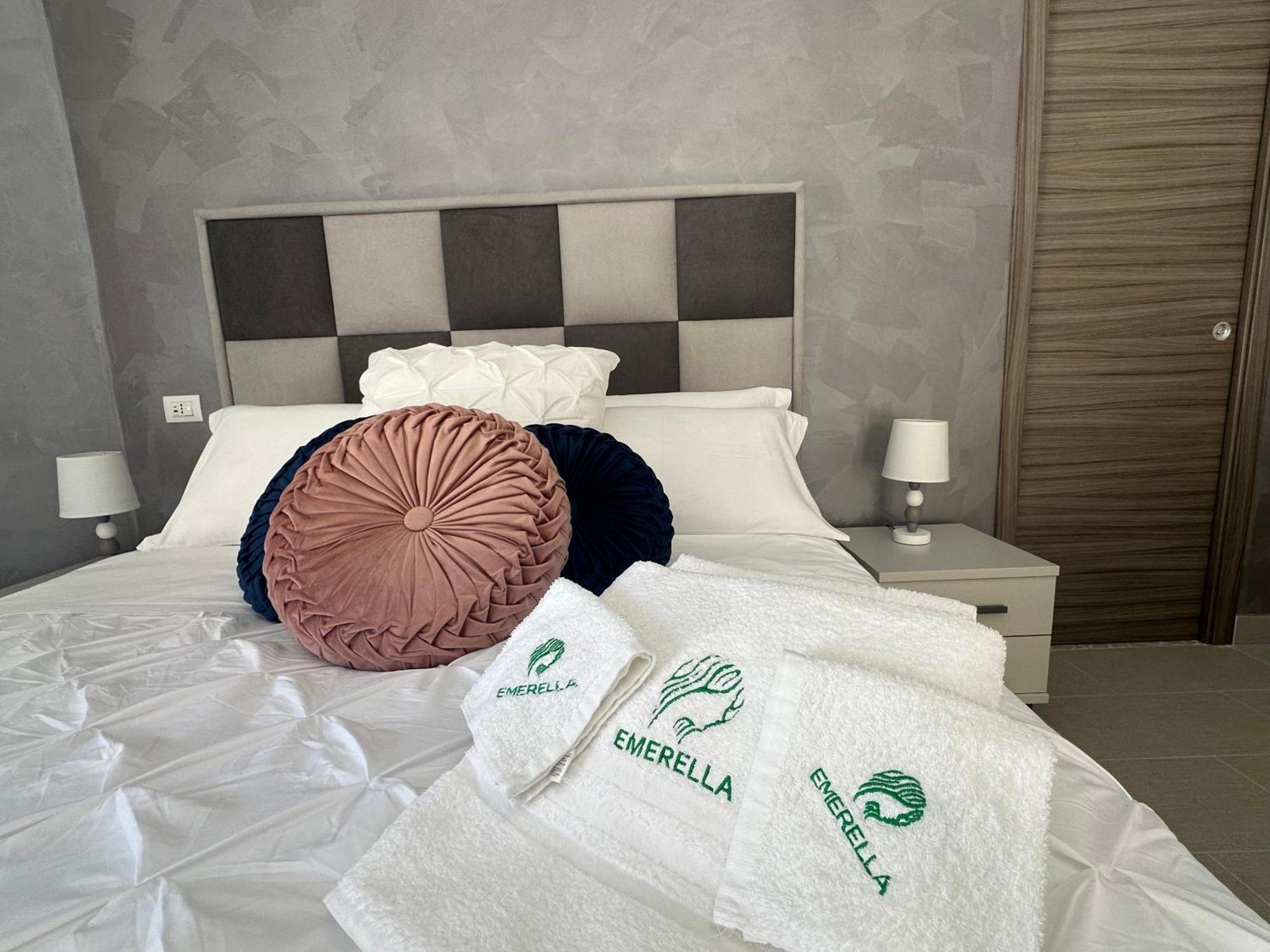 Emerella Luxury Suites-Siderno Lungomare Zewnętrze zdjęcie