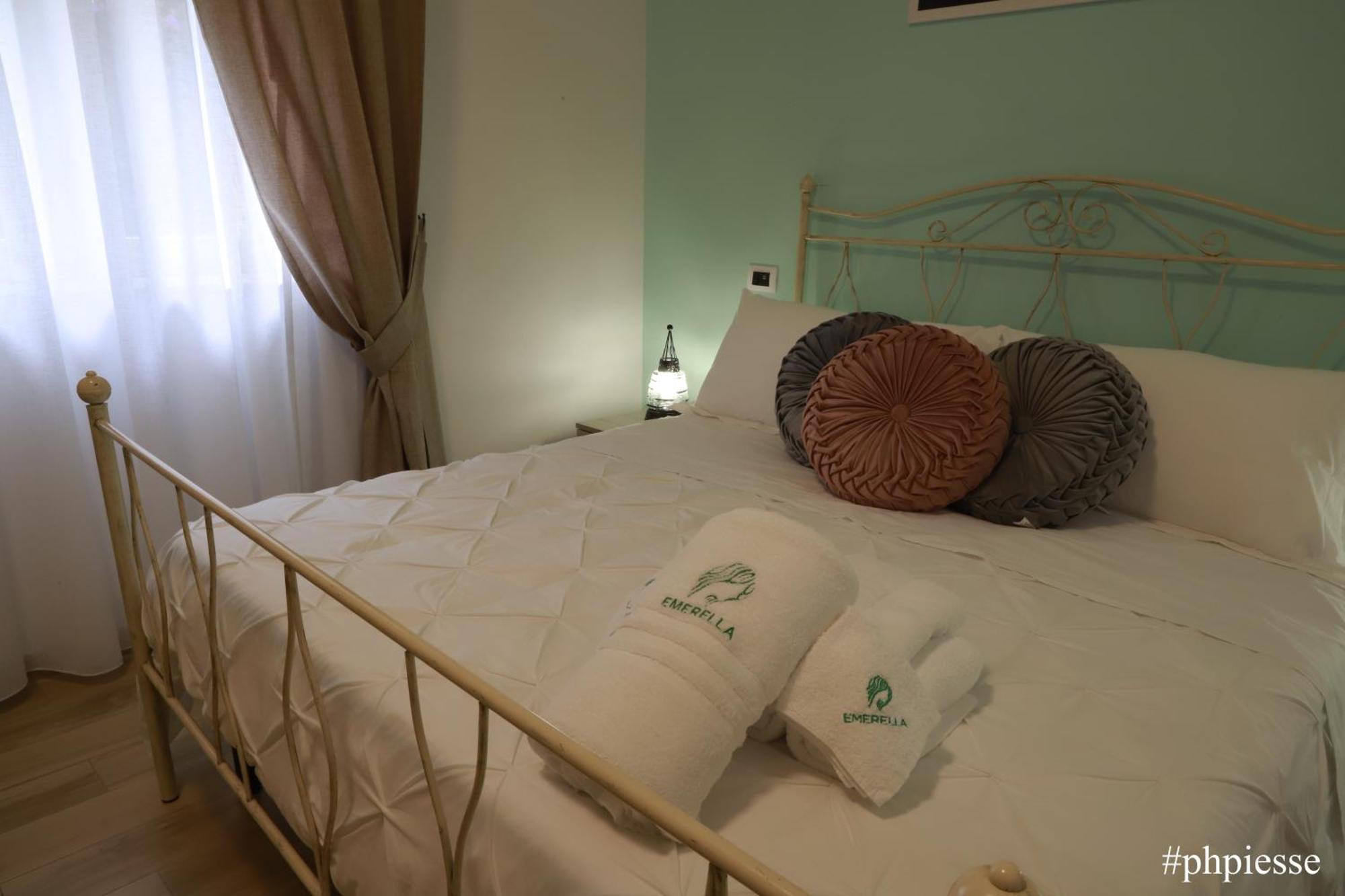 Emerella Luxury Suites-Siderno Lungomare Zewnętrze zdjęcie